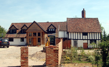 Swineshead Manor side view with modern extension May 2008